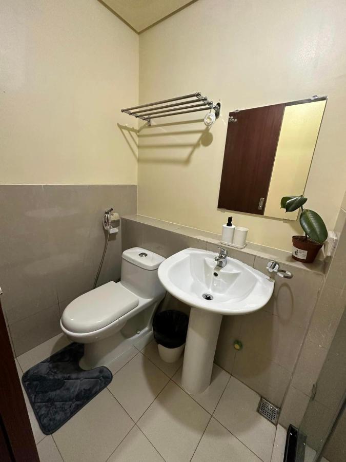 Modern Condo Living In Makati Manila Exterior foto